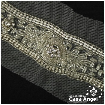 PASAMANERÍA COLOR PLATA CON PEDRERÍA STRASS BORDADA A MANO