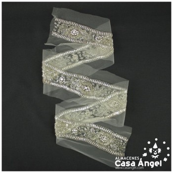 PASAMANERÍA COLOR PLATA CON PEDRERÍA STRASS BORDADA A MANO
