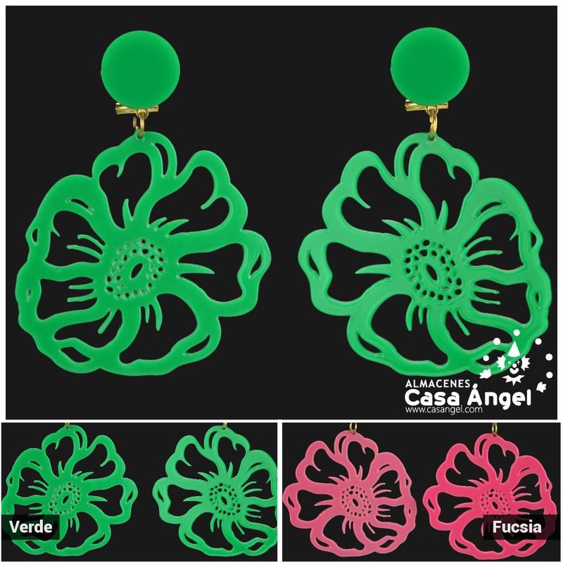 PENDIENTES DE PLÁSTICO EN FORMA DE FLOR CALADA