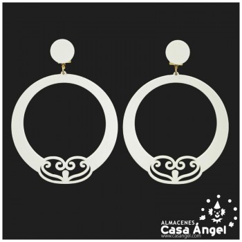 PENDIENTES DE AROS CON DECORACIÓN CALADA