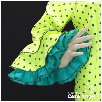 TRAJE DE FLAMENCA COLOR PISTACHO CON LUNARES VERDE OSCURO