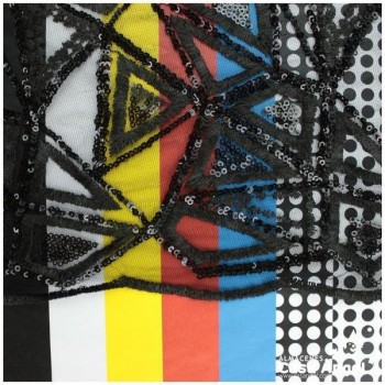TUL NEGRO CON LENTEJUELAS BORDADAS SERIE PITÁGORAS 127cm