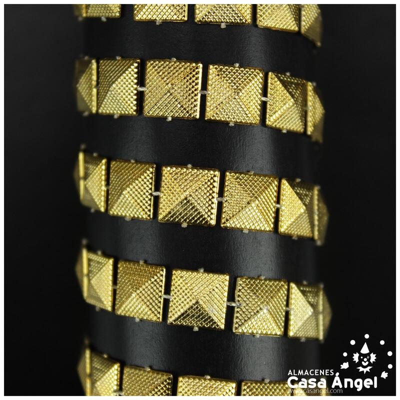 PASAMANERÍA CADENA TACHAS DORADAS PIRÁMIDALES PVC 7mm