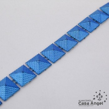 PASAMANERÍA CADENA TACHAS PIRÁMIDALES PVC 8mm