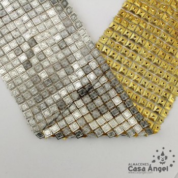 PASAMANERÍA FILAS TACHAS PIRAMIDALES PVC 105mm