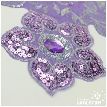 CUELLO TERMOADHESIVO LILA CON LENTEJUELAS Y PIEDRAS SERIE GARDENIA