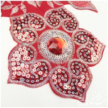 CUELLO TERMOADHESIVO ROJO CON LENTEJUELAS Y PIEDRAS SERIE GARDENIA
