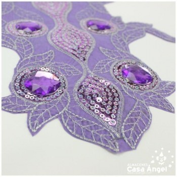 CUELLO TERMOADHESIVO LILA CON LENTEJUELAS Y PIEDRAS SERIE PETUNIA