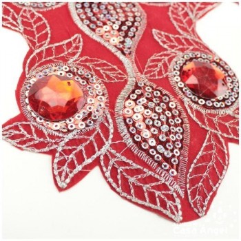 CUELLO TERMOADHESIVO ROJO CON LENTEJUELAS Y PIEDRAS SERIE PETUNIA