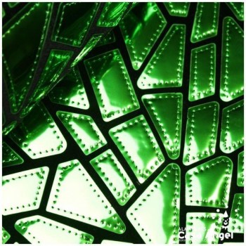 TERCIOPELO NEGRO CON PLACAS VERDES DE ACETATO BORDADO SERIE DRACHEN 140cm